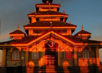 Surkanda Devi Temple: A Sacred Himalayan Shrine Above the Clouds